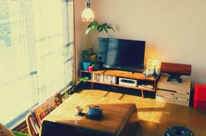 日当たりの良い部屋でお茶