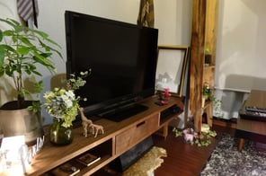 テレビ周り