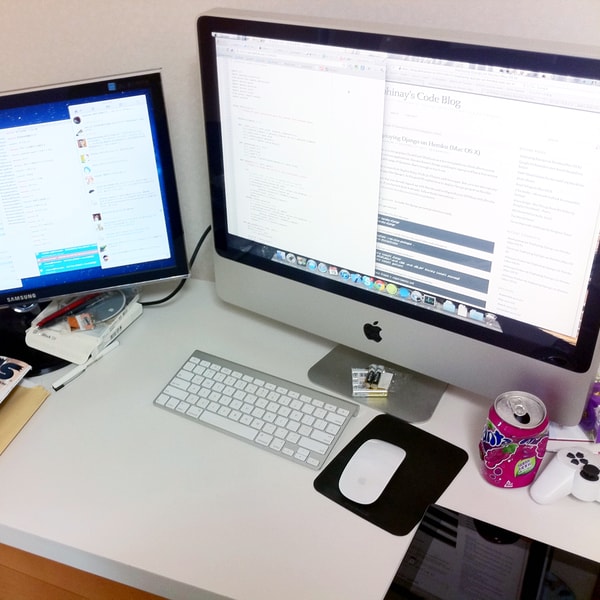 机の上のiMac