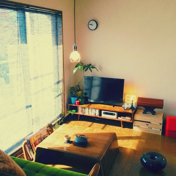 日当たりの良い部屋でお茶