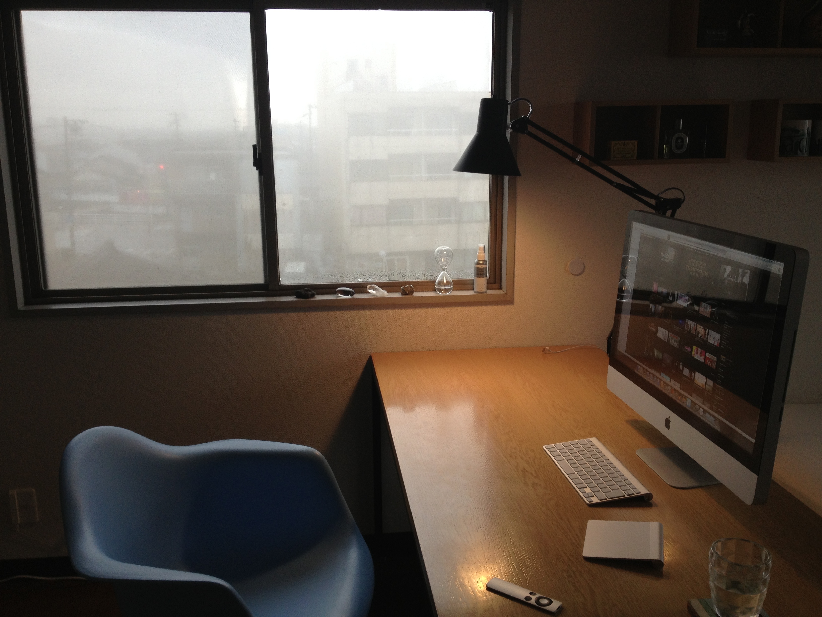 外は雨、、。
