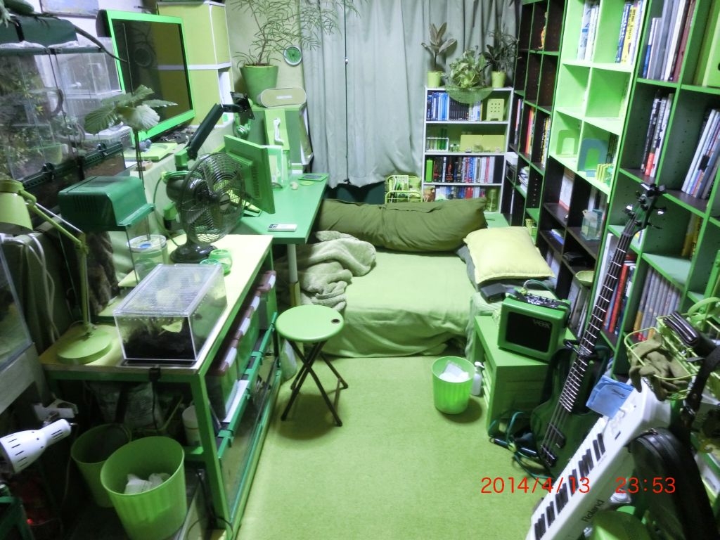 掃除したつもりで散らかっている部屋