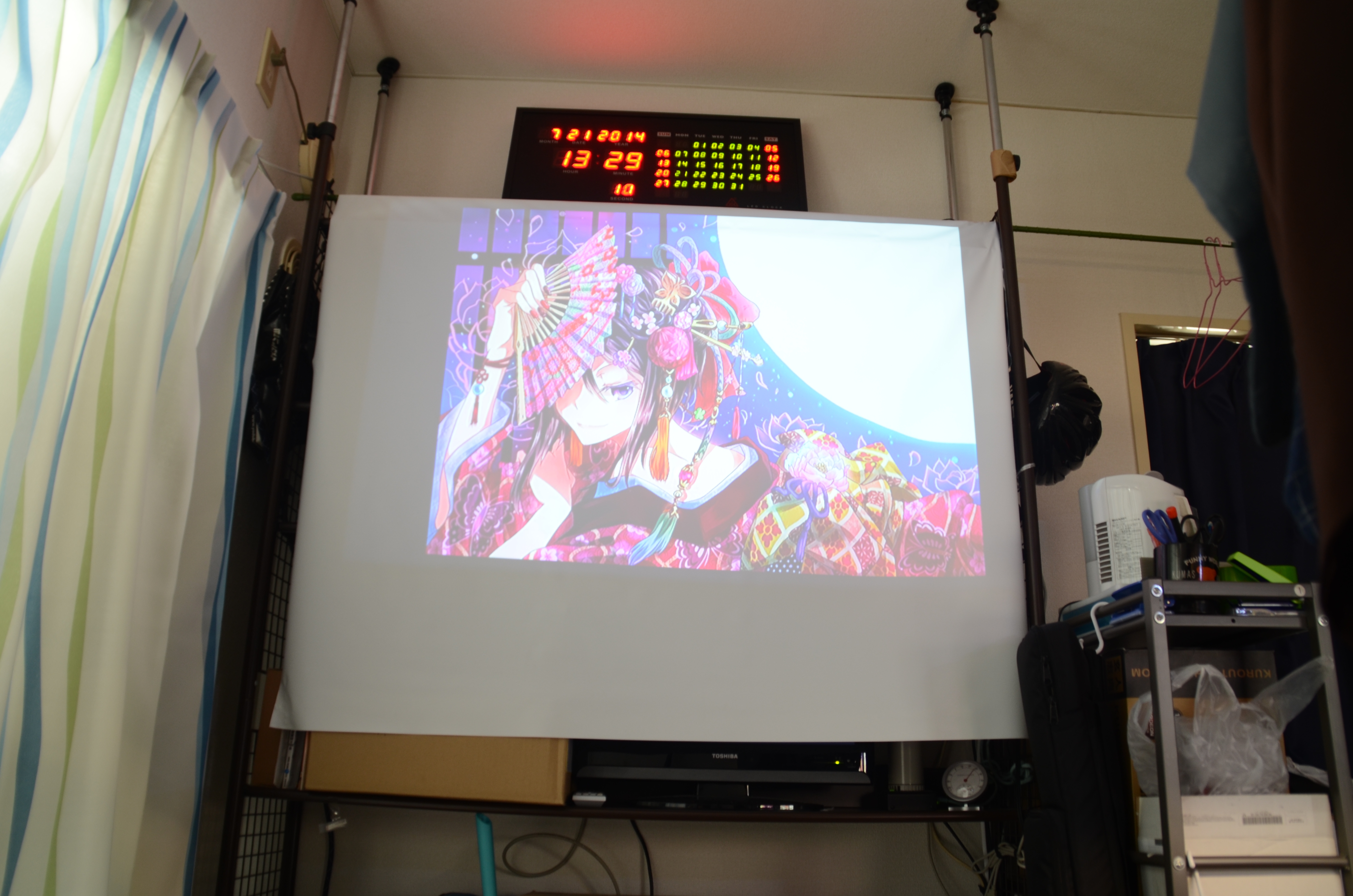 2014年7月 新居 プロジェクタ投影中
